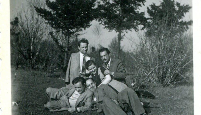 Sępolno Wielkanoc 1949, na zdjęciu S. Pilecki,  M. Abkowicz, B. Abkowicz, J. Firkowicz, J. Firkowicz
