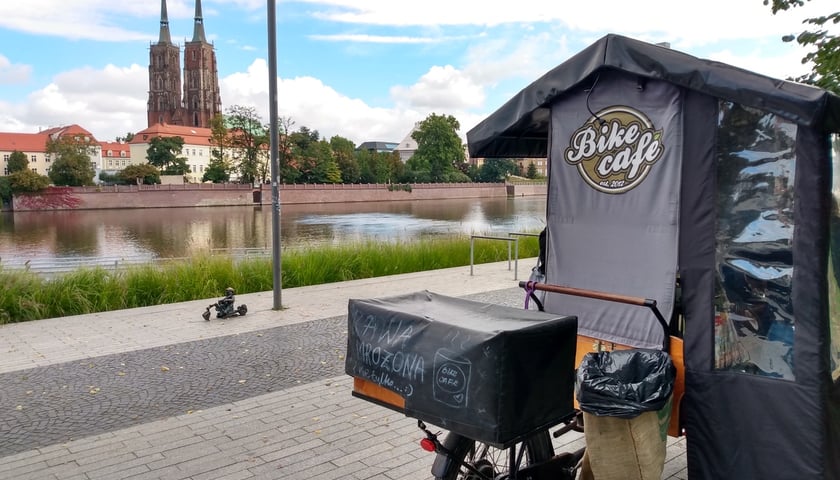 Powiększ obraz: Jedną z Bike Cafe znajdziemy we Wrocławiu na bulwarze X. Dunikowskiego