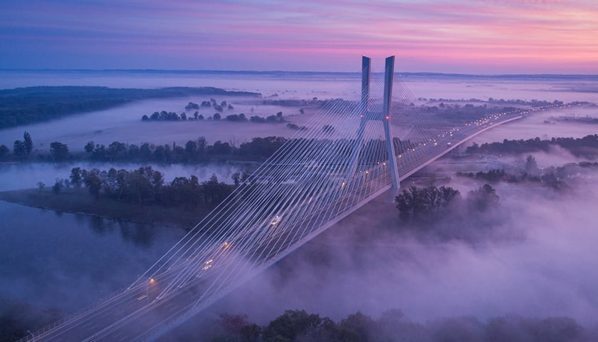 Powiększ obraz: Most Rędziński jest najwyższym mostem w kraju i spektakularnie wygląda, nie tylko z lotu ptaka