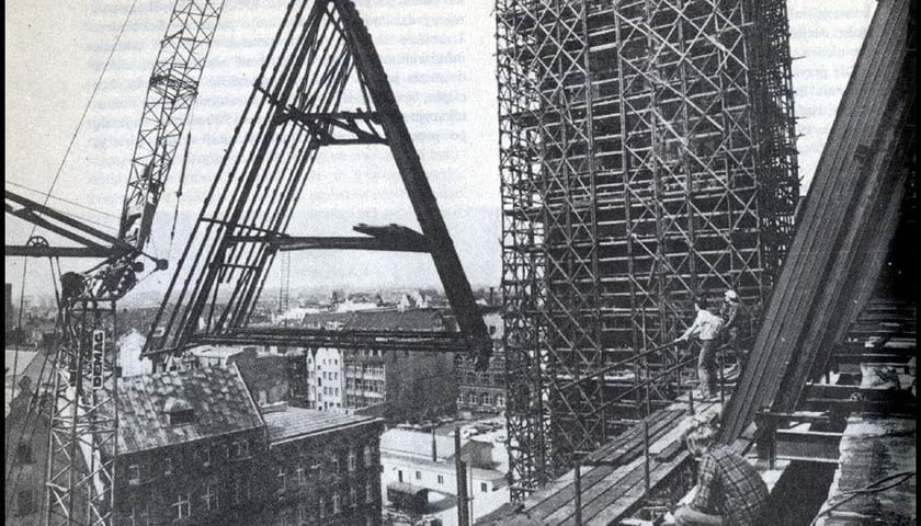 Rok 1981, remont bazyliki po pożarze. Źródło: Kalendarz Wrocławski 1982 / fotopolska.eu