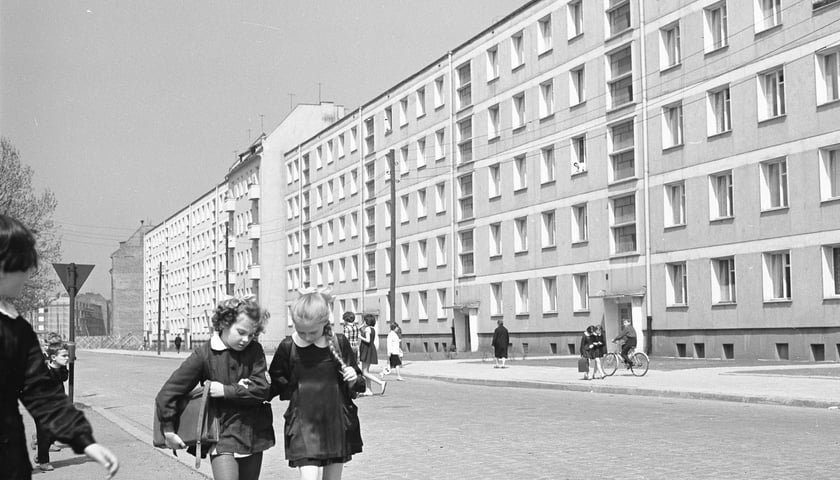Powiększ obraz: Wrocław w latach 60. XX w. Ul. Jemiołowa, 1963