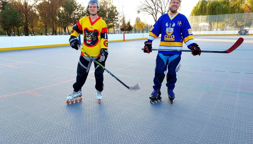 Powiększ obraz: Rolkowisko, ul. Lotnicza 72 - hokej na lodzie
