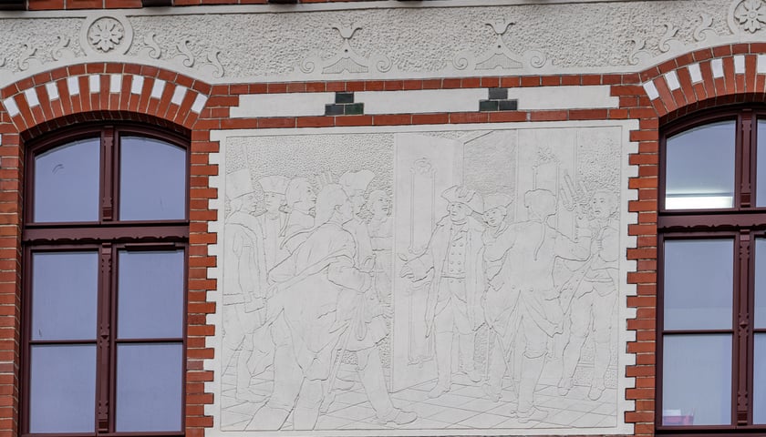 Powiększ obraz: Na zdjęciu scena pojawienia się króla Fryderyka II w zamku w Leśnicy  - widok po odczyszczeniu dekoracji