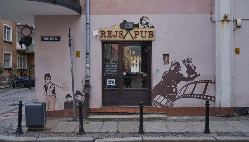 Powiększ obraz: Pub Rejs przy ul. Kotlarskiej i Więziennej