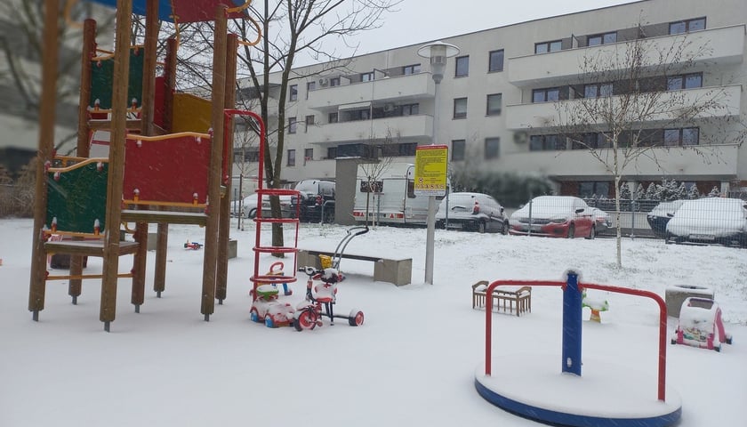 Zima we Wrocławiu. Osiedle Stabłowice w śniegu 21.01.2023