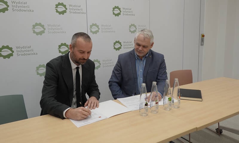 Powiększ obraz: <p>Politechnika Wrocławska pospisała porozumienie o wsp&oacute;łpracy z firmą Organic Water. Wsp&oacute;lnie ubiegać się będą o finansowanie projektu z Komisji Europejskiej</p>