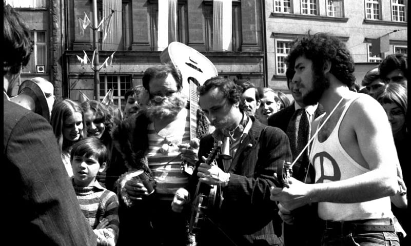 Powiększ obraz: <p>Na zdjęciu: zabawa student&oacute;w podczas juwenali&oacute;w z 1971 roku</p>