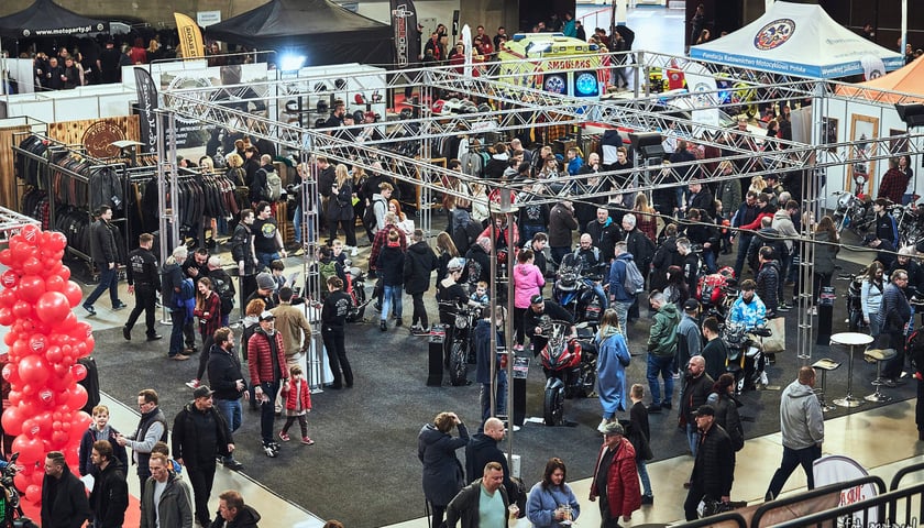 Motocykliści i odwiedzający targi Wrocław Motorcycle Show / zdjęcia archiwalne