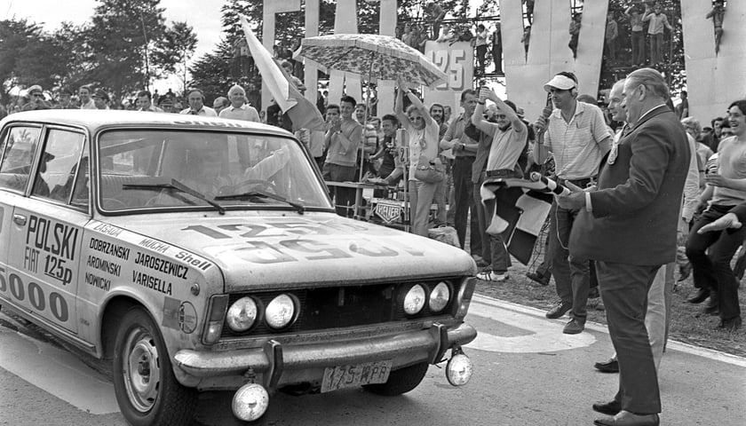 Powiększ obraz: Rok 1973, Rekord Fiata - polscy kierowcy trzykrotnie biją światowy rekord prędkości
