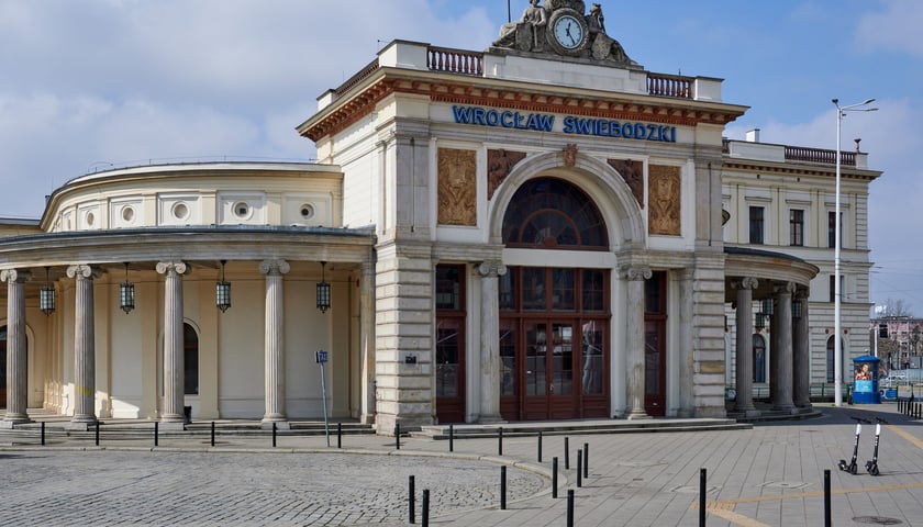 Powiększ obraz: Dworzec Świebodzki i jego architektura