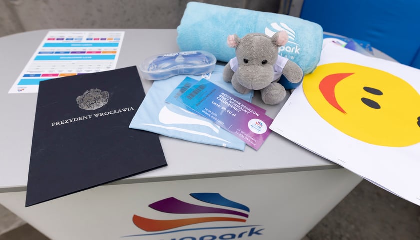 Powiększ obraz: Budowa aquaparku przy ulicy Wilanowskiej, wmurowanie kamienia węgielnego i kapsuły czasu, 18.04.2023