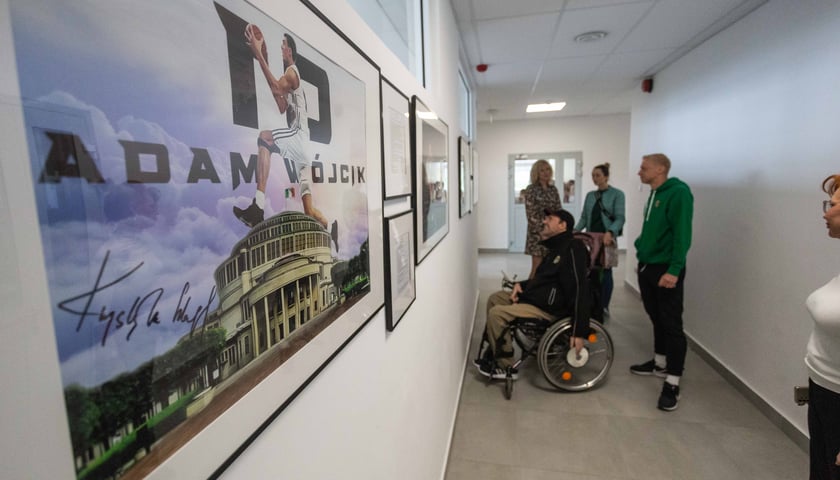 Powiększ obraz: <p>spotkanie z Pawłem Parusem i Marcinem Pawelcem w ramach sportowego projektu edukacyjnego&nbsp;</p>