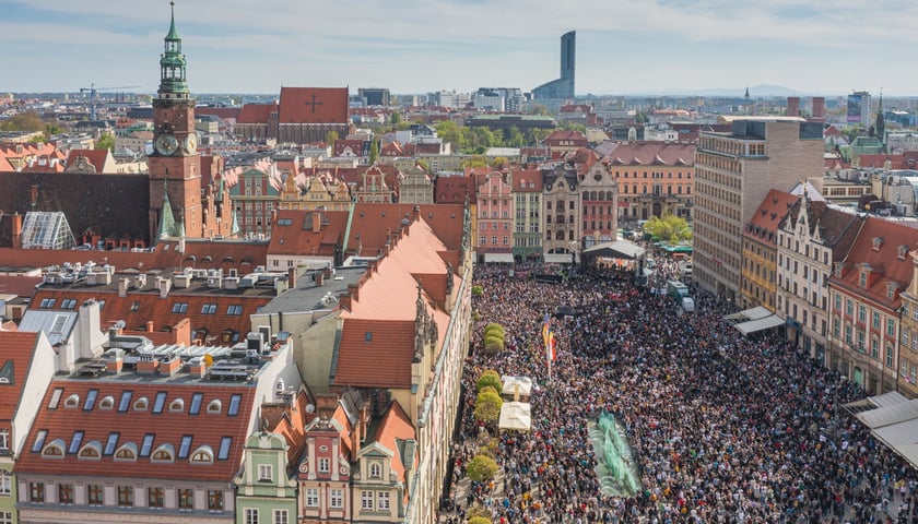 Powiększ obraz: Gitrowy rekord Guinnessa 2023 we Wrocławiu