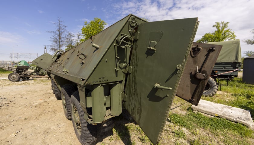 Czołg, SKOT i armaty! Nowe niezwykłe eksponaty Społecznego Muzeum Militarnego przy ul. Pełczyńskiej we Wrocławiu