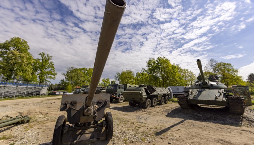 Czołg, SKOT i armaty! Nowe niezwykłe eksponaty Społecznego Muzeum Militarnego przy ul. Pełczyńskiej we Wrocławiu