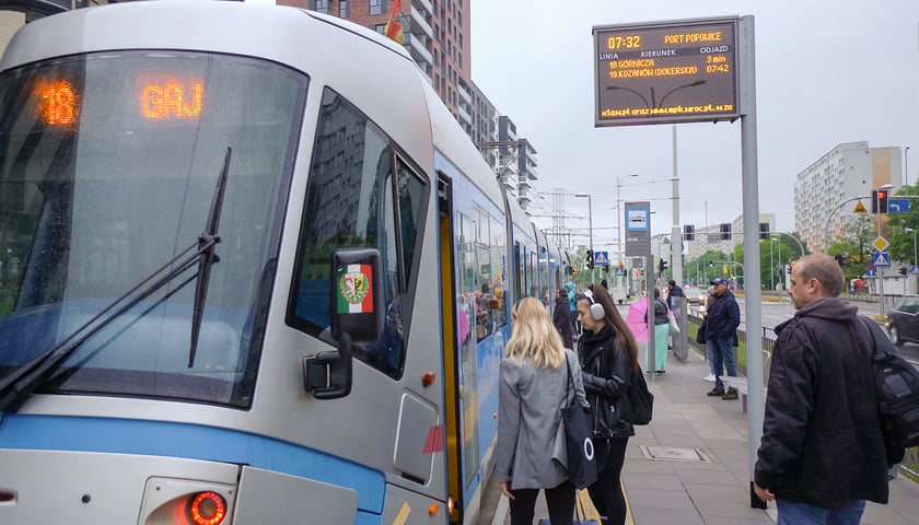 Powiększ obraz: Linie tramwajowe numer 18 i 19 woziły 15 maja zadowolonych wrocławian