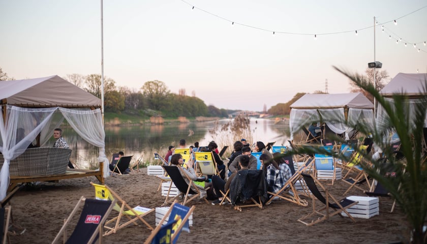 Powiększ obraz: Prosto z Mostu Beach Bar przy ul. Pasterskiej