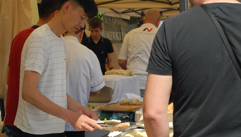 Festiwal Azjatycki, Festiwal Smak&oacute;w Świata i Festiwal Piwa, Wina i Trunk&oacute;w Rzemieślniczych na placu Nowy Targ