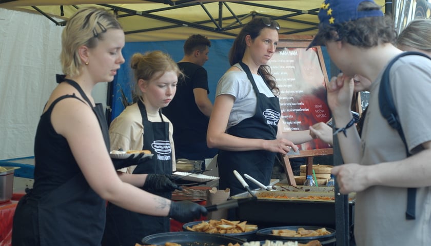 Festiwal Azjatycki, Festiwal Smak&oacute;w Świata i Festiwal Piwa, Wina i Trunk&oacute;w Rzemieślniczych na placu Nowy Targ