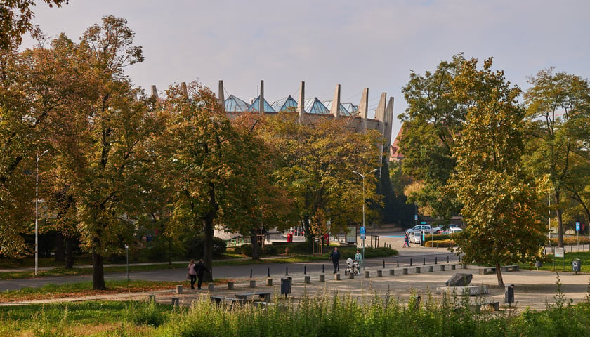 Panorama Racławicka. Już z daleka widać, jak bardzo jest ogromna!