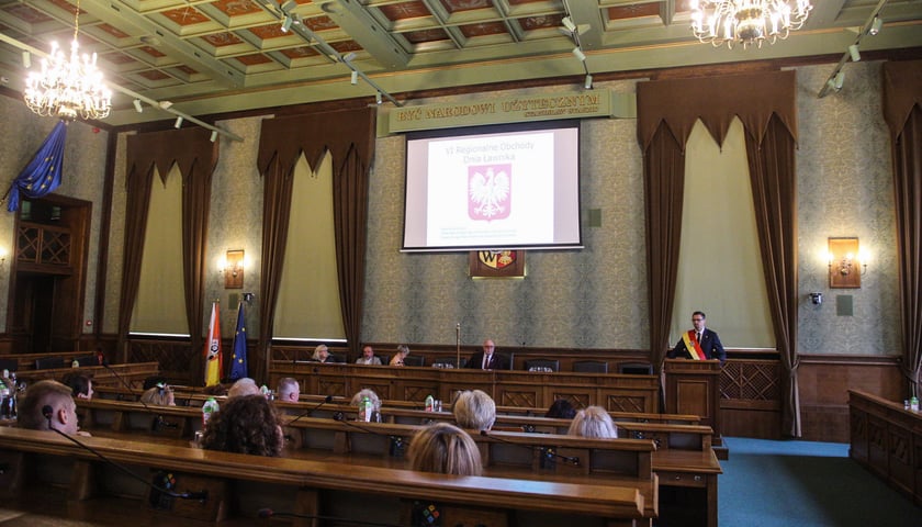 Powiększ obraz: Obchody Dnia Ławnika w Sali Sesyjnej Rady Miejskiej Wrocławia w Sukiennicach