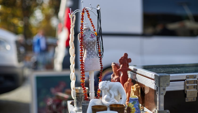 Giełda staroci pod Iglicą