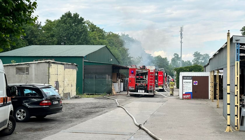 Powiększ obraz: Pozar w magazynach przy Legnickiej