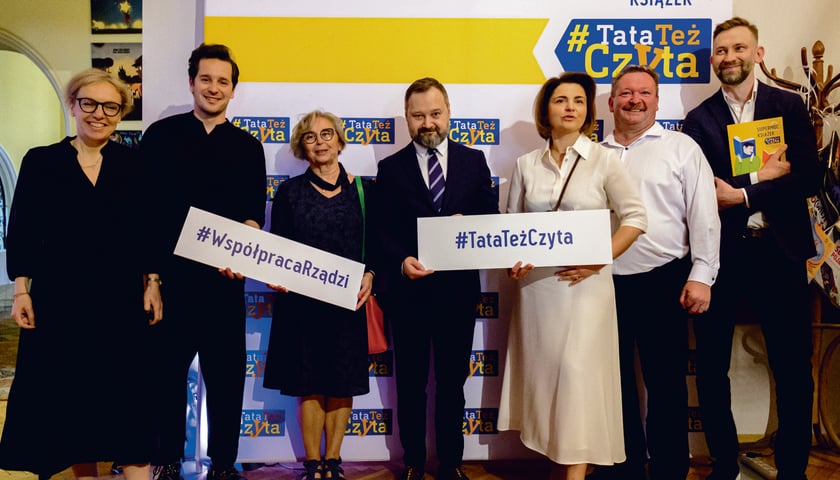 Powiększ obraz: Oficjalna premiera publikacji "Supermoc książek #TataTeżCzyta", 24 maja Dom Literatury w Warszawie