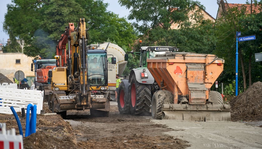 Nowa droga (Lutosławskiego) i przebudowywana Asfaltowa