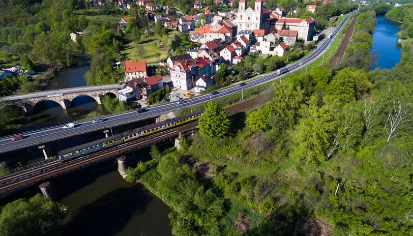 Powiększ obraz: <p>Bardo z lotu ptaka</p>