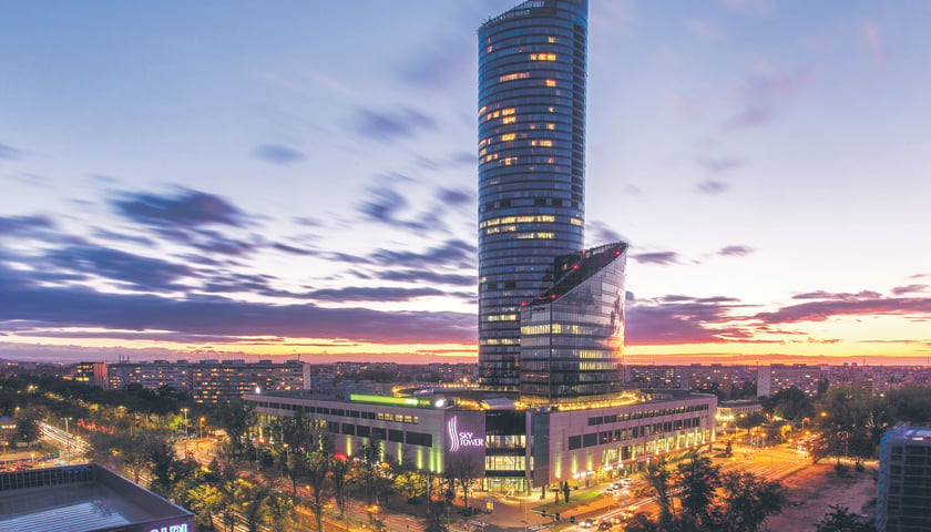 Powiększ obraz: Sky Tower we Wrocławiu.