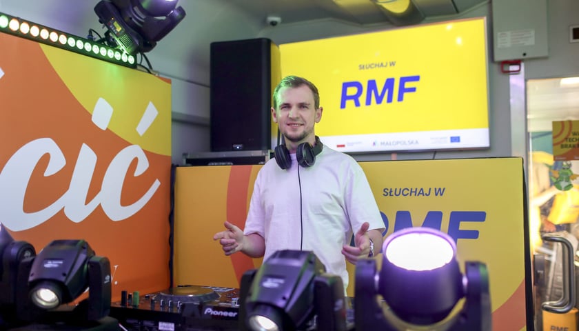 Powiększ obraz: wakacyjny pociąg RMF FM i Małopolskiej Organizacji Turystycznej