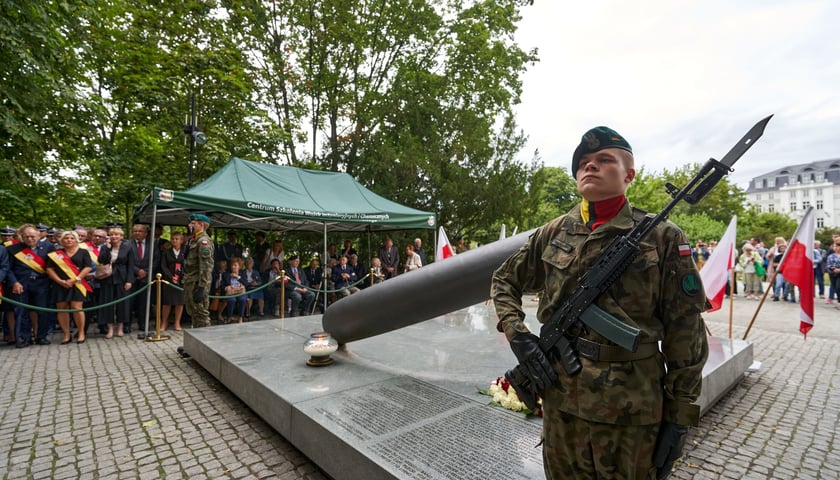 Powiększ obraz: Uroczystości z okazji rocznicy wybuchu Powstania Warszawskiego