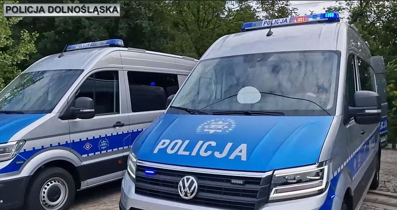 Powiększ obraz: Nowe radiowozy dla dolnośląskiej drogówki: mini-stacje diagnostyczne
