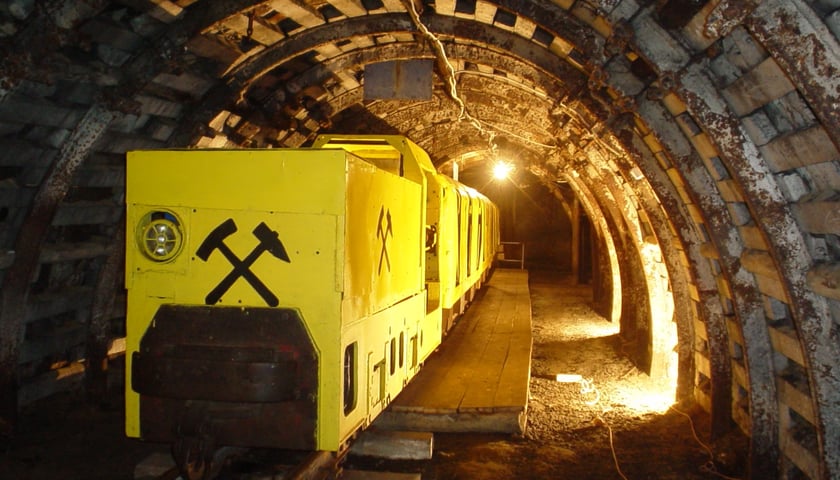 Kolejka podziemna w dawnej kopalni w Nowej Rudzie