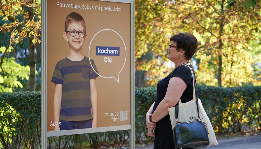 Powiększ obraz: <p>Wystwa "Dzieci” na Promenadzie Staromiejskiej</p>