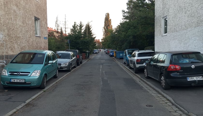 Powiększ obraz: parkowanie na Sępolnie
