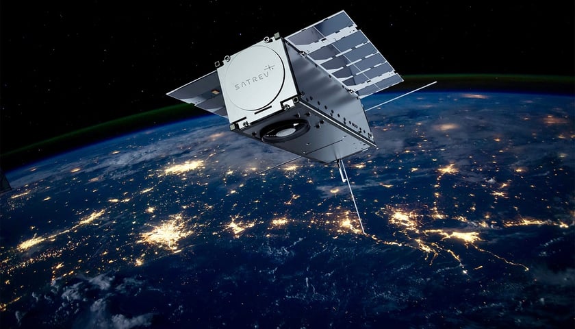 Na zdjęciu satelita firmy SatRev, umieszczony w kosmosie