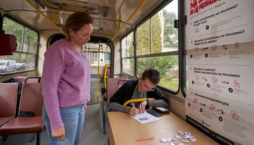 Spisobus na terenie kampusu Uniwersytetu Ekonomicznego we Wrocławiu