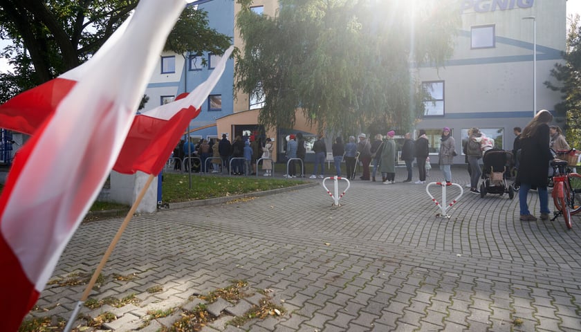 Powiększ obraz: <p>Głosowanie w lokalu przy ul. Gazowej</p>