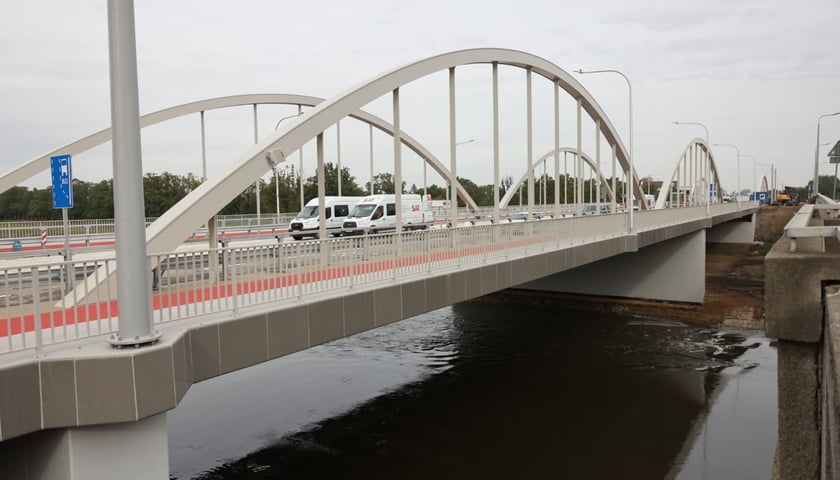 Powiększ obraz: Nowe mosty Chrobrego szykowane są na sobotnie otwarcie