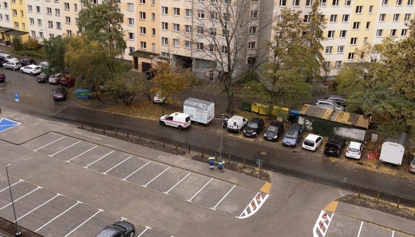 Nowy parking przy ul. Krynickiej na Gaju został otwarty i oddany do użytku mieszkańcom.