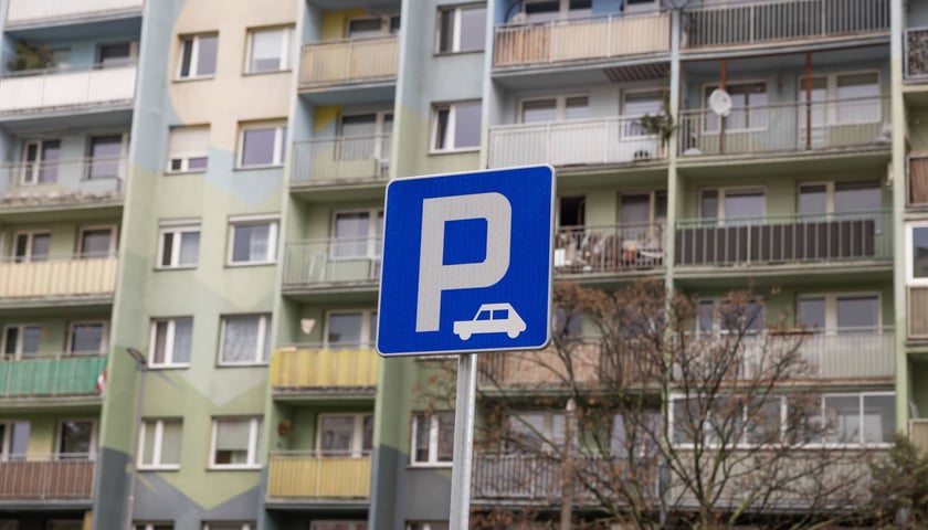 Nowy parking przy ul. Krynickiej na Gaju został otwarty i oddany do użytku mieszkańcom.