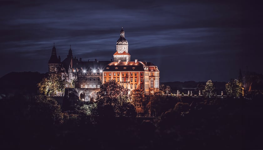 Powiększ obraz: Zamek Książ w Wałbrzychu w nocy