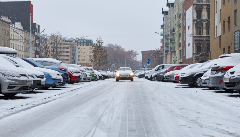 Powiększ obraz: Atak zimy we Wrocławiu