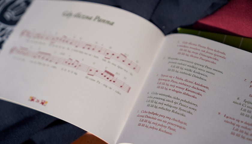 Powiększ obraz: <p> Wrocławski Śpiewnik Kolęd</p>