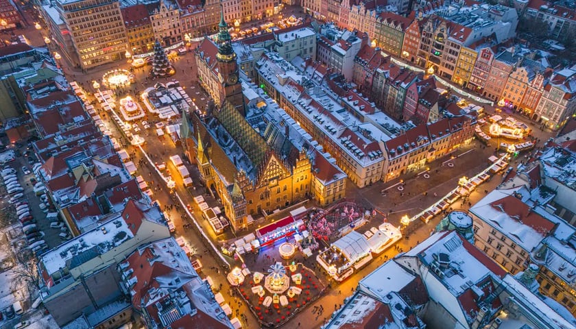 Powiększ obraz: Jarmark Bożonarodzeniowy 2023 na wrocławskim rynku
