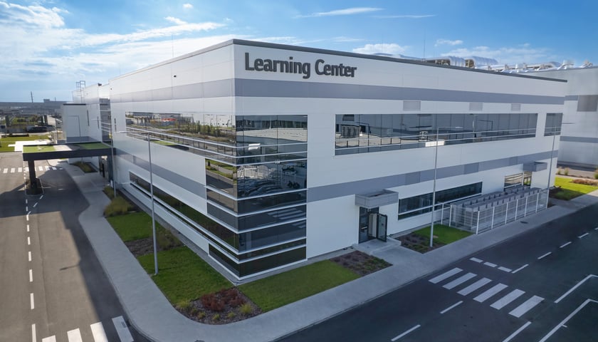 Powiększ obraz: Budynek Learning Center, gdzie odbywają się szkolenia