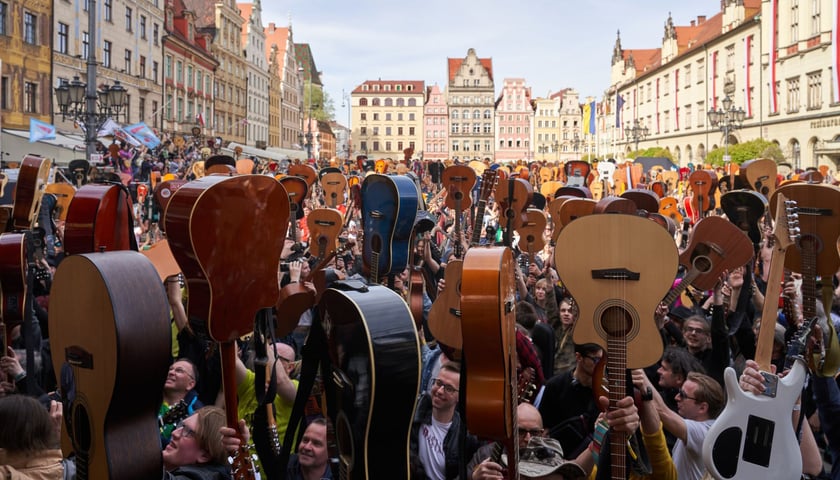 Powiększ obraz: <p>Podczas Finału WOŚP 2024 powstanie specjalna strefa gitarzyst&oacute;w</p>