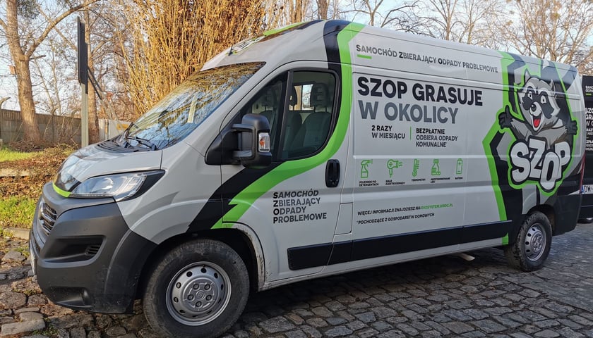 Powiększ obraz: SZOP, czyli Samochód Zbierający Odpady Problemowe